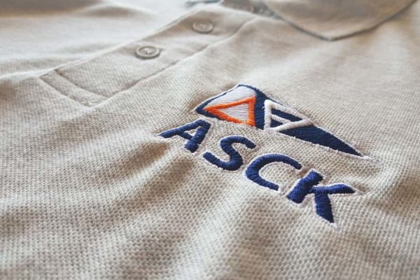 Polo T-Shirt bestickt mit Logo + Schriftzug