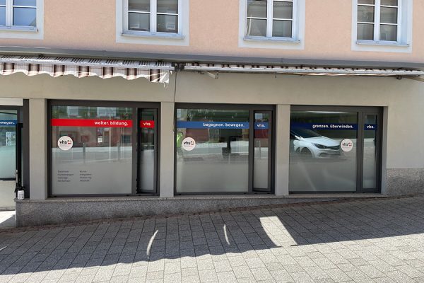 Schaufensterfolierung mit Sichtschutzelementen