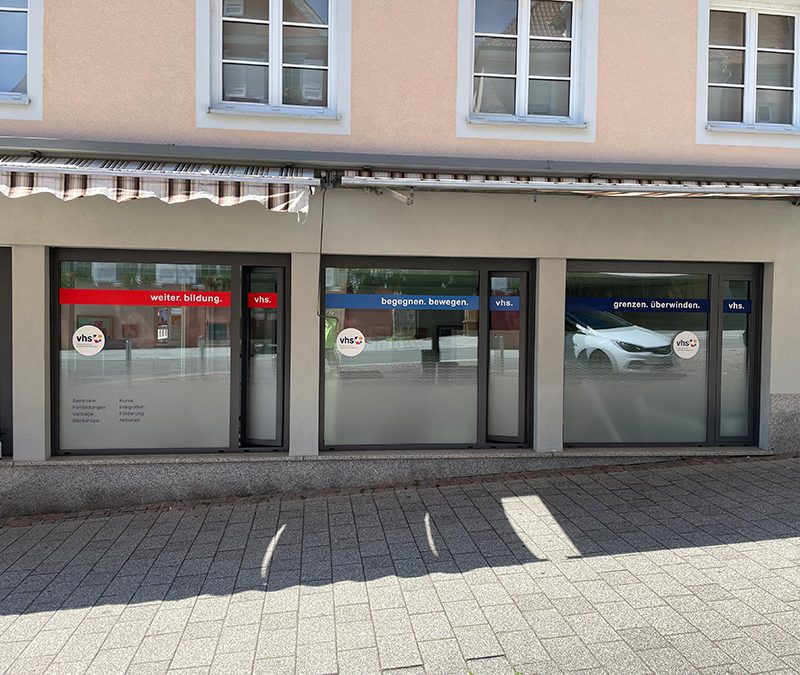 Schaufensterfolierung mit Sichtschutzelementen