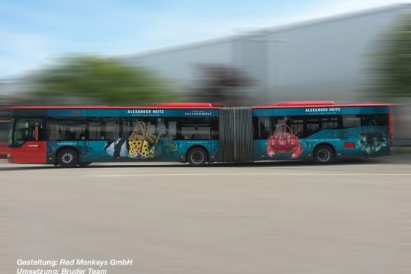 Vollfolierung/Beschriftung Linienbus