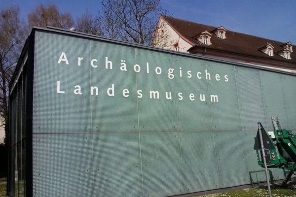 Fassadenbeschriftung außen
