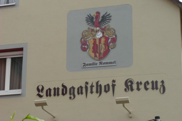 Fassadengestaltung mittelalterliche Wandmalerei des Landgasthof Kreuz