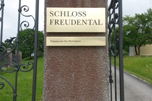 Schilder nach Wunsch