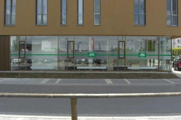Schaufensterfolierung mit Sichtschutzelementen